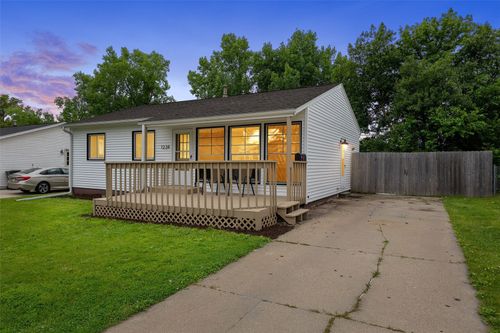 1224 18th St Nw, Cedar Rapids, IA, 52405-2239 | Card Image