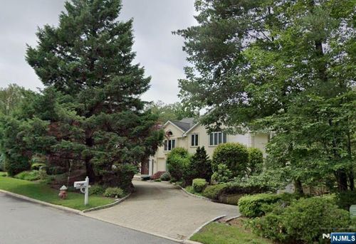 66 Adams Dr, Cresskill, NJ, 07626-1728 | Card Image