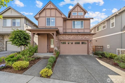 444 6th Ln Ne, Issaquah, WA, 98029-5016 | Card Image