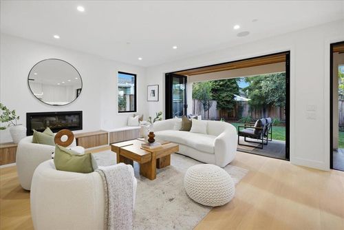 852 La Para Ave, Palo Alto, CA, 94306-2647 | Card Image