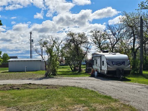 617 Montana St, Valier, MT, 59486-5552 | Card Image