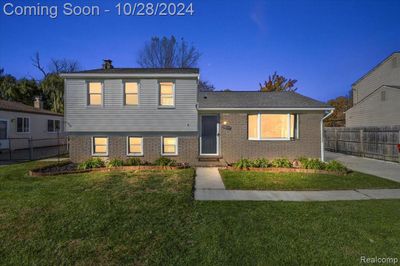 48277 Jefferson Avenue, Home with 2 bedrooms, 1 bathrooms and null parking in Chesterfield Twp MI | Image 2