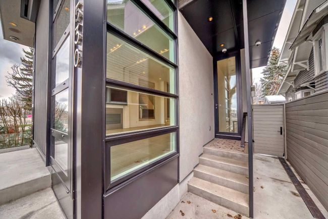 530 Crescent Road Nw, Home with 3 bedrooms, 4 bathrooms and 4 parking in Calgary AB | Image 3
