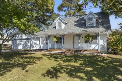 Beautiful Curb Appeal | Image 1