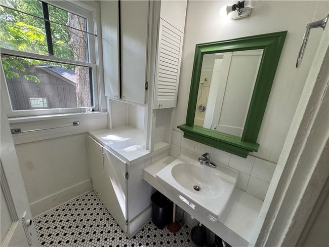 106 W Boles St, House other with 2 bedrooms, 1 bathrooms and null parking in Fayetteville AR | Image 5