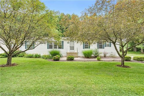 209 Wyngate Dr, Brookfield, OH, 44403-9668 | Card Image