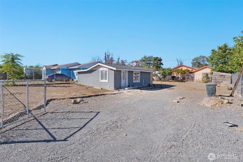 9802 Highland Dr Ne, Moses Lake, WA, 98837-3451 | Card Image