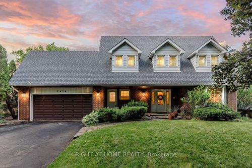 1456 Ballyclare Dr, Mississauga, ON, L5C1J5 | Card Image