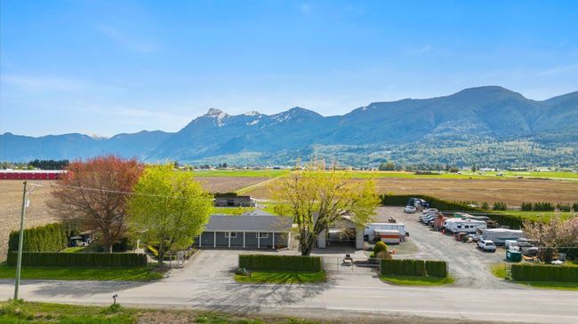 8570 Gibson Road, House other with 6 bedrooms, 4 bathrooms and null parking in Chilliwack BC | Image 6