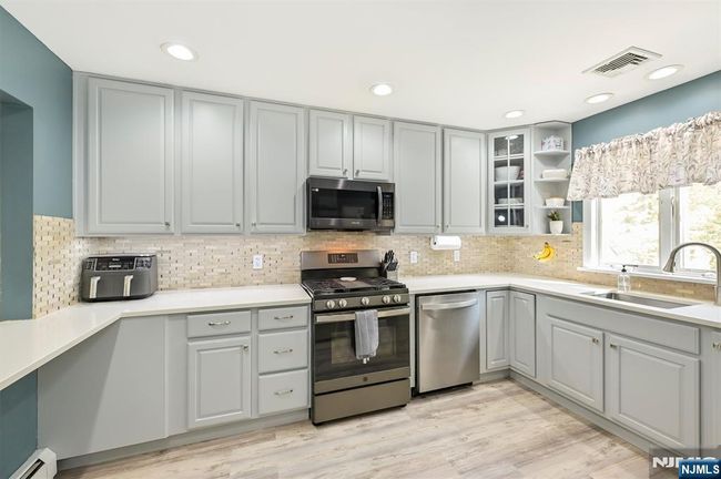 42 Jackson Ave, House other with 3 bedrooms, 3 bathrooms and null parking in Pompton Plains NJ | Image 9