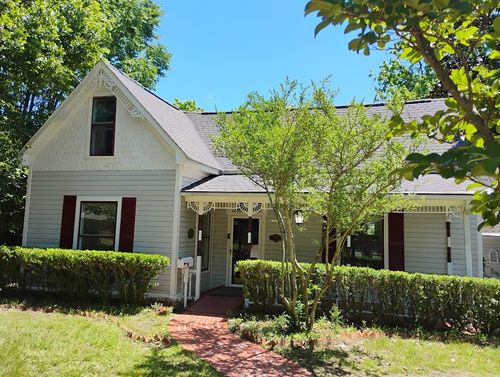 504 N Newsom St, Mineola, TX, 75773-1744 | Card Image