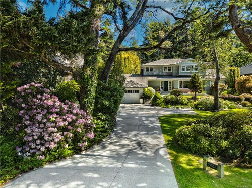 2944 Tudor Ave, Victoria, BC, V8N1M1 | Card Image