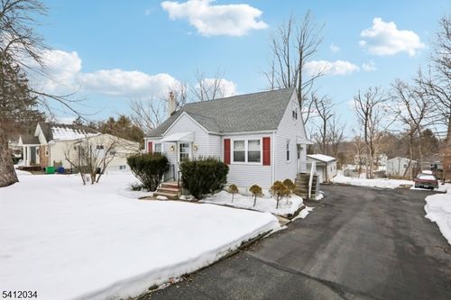 86 Kakeout Rd, Butler, NJ, 07405-1947 | Card Image