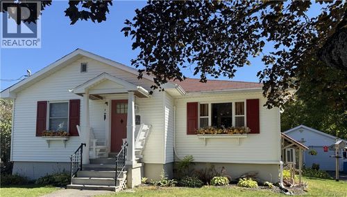 29 School St, Saint Stephen, NB, E3L2N5 | Card Image