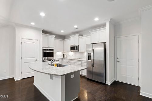 8121 Fieldcrest Ln, Fuquay Varina, NC, 27526-5793 | Card Image