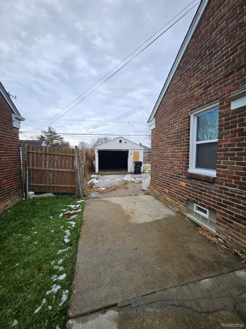 16260 Bringard Dr, Detroit, MI, 48205-1423 | Card Image