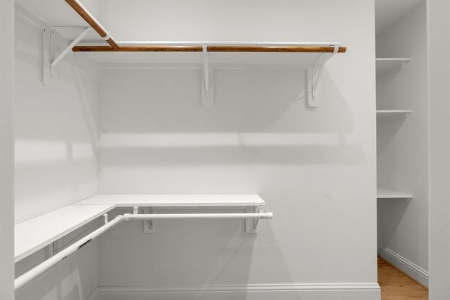 Large Walk-in Closets | Image 43