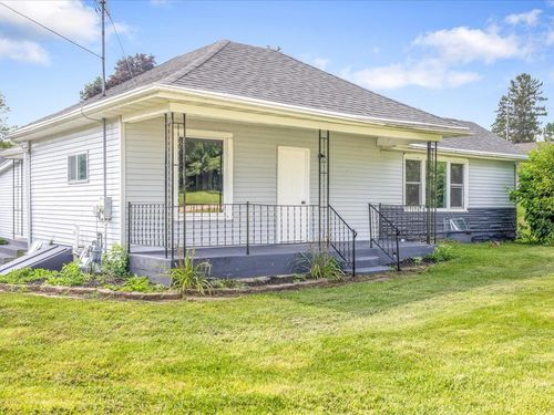140 E Walnut Street, Cedarville, IL, 61013 | Card Image