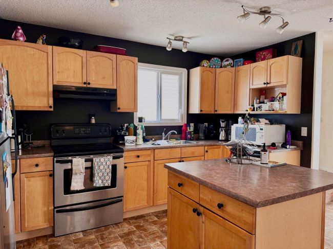 9009 93 Avenue, Home with 4 bedrooms, 3 bathrooms and 2 parking in Grande Prairie AB | Image 2