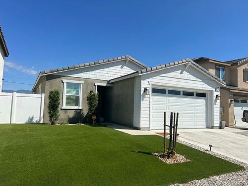 426 E Orchard St, Rialto, CA, 92376-2105 | Card Image