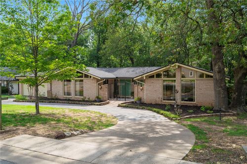 301 S Dogwood St, Siloam Springs, AR, 72761-3031 | Card Image