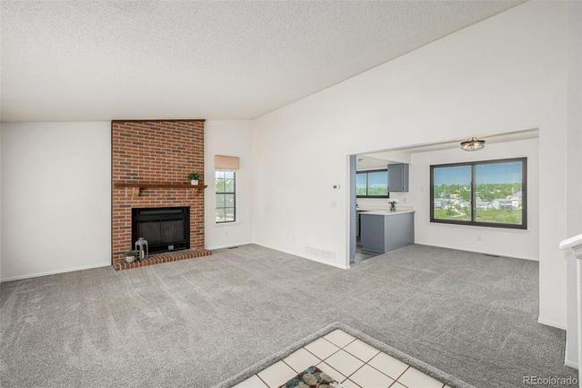Living room, dining room and kitchen. | Image 7