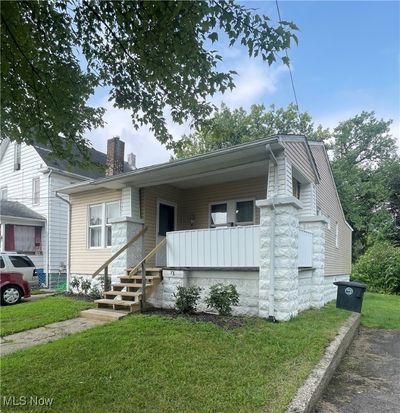 View of front facade featuring a front lawn | Image 2