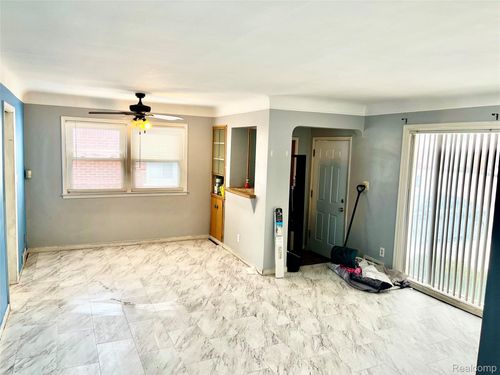 22130 Kenosha Street S, Oak Park, MI, 48237 | Card Image