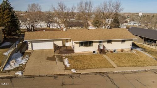 407 E St S, Glen Ullin, ND, 58631-7133 | Card Image