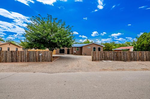 6667 Elwood Dr Nw, Los Ranchos, NM, 87107-6106 | Card Image