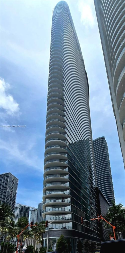 2408w-300 Biscayne Blvd Way, Miami, FL, 33131 | Card Image