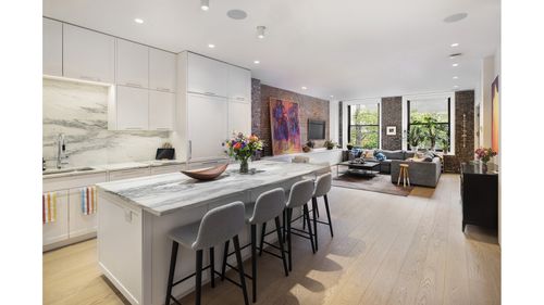 3w-28 E 4th St, New York, NY, 10003-7025 | Card Image