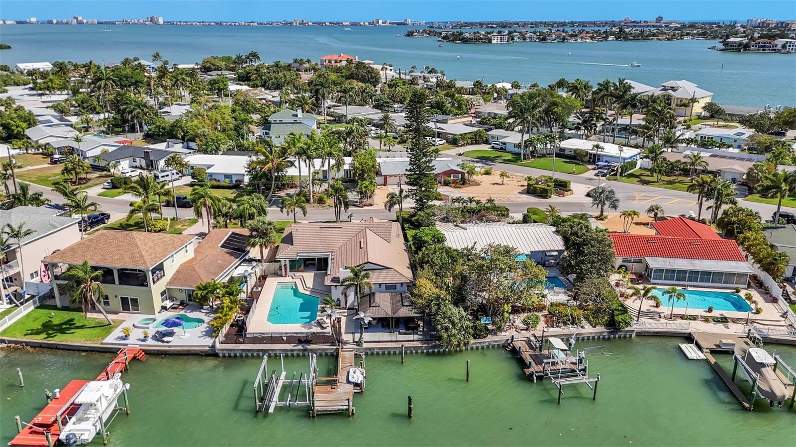 Shore Dr, South Pasadena, FL 33707