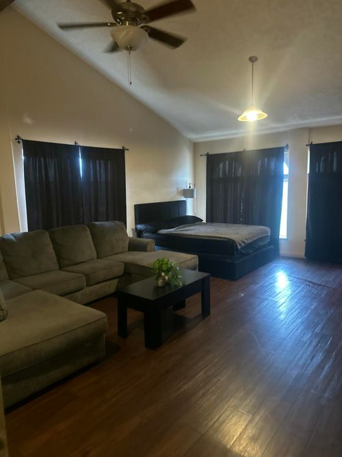 907 Foothill Drive Sw, Albuquerque, NM, 87105 | Card Image