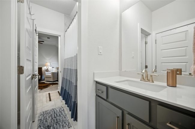 Jack & Jill shared Bathroom | Image 32