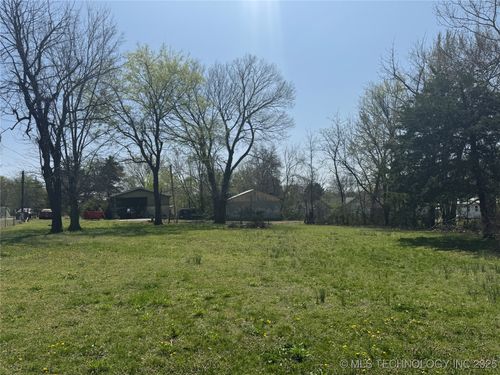 216 E Elm St, Stilwell, OK, 74960-4418 | Card Image