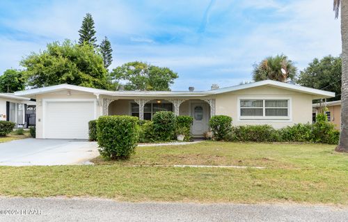 417 Manhattan Ave, Daytona Beach, FL, 32118-3523 | Card Image