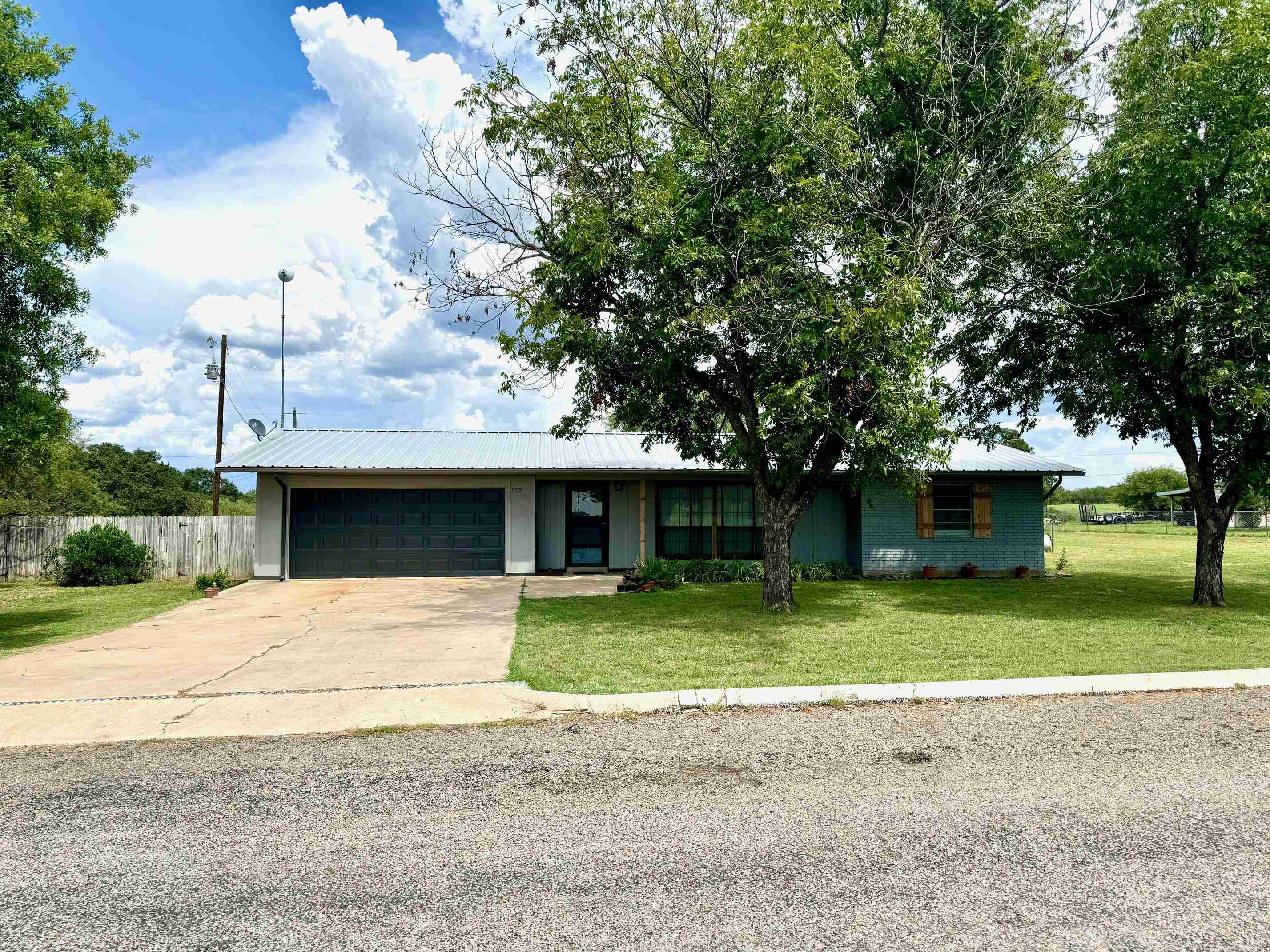 Post Oak Dr, Llano, TX 78643