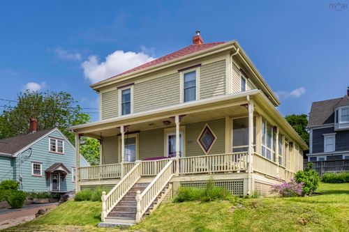 271 Montague St, Lunenburg, NS, B0J2C0 | Card Image