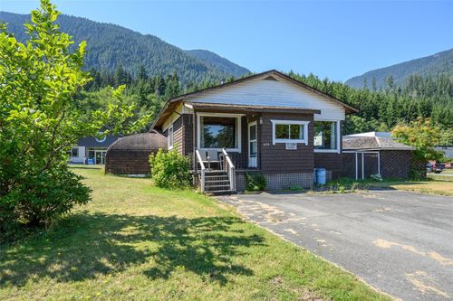 670 Kelsey Way, Sayward, BC, V0P1R0 | Card Image