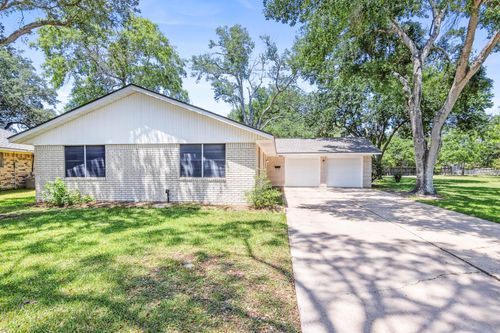3010 Lamar Cir, El Campo, TX, 77437-2006 | Card Image