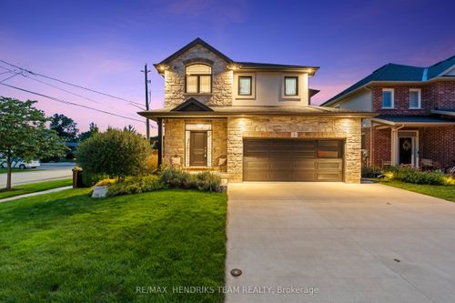1 Olde School Crt, St. Catharines, ON, L2N0B1 | Card Image