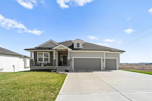 24431 W 58th St, Shawnee, KS, 66226-2720 | Card Image