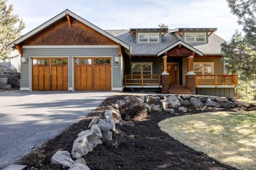 2752 Nw Champion Cir, Bend, OR, 97703-8675 | Card Image