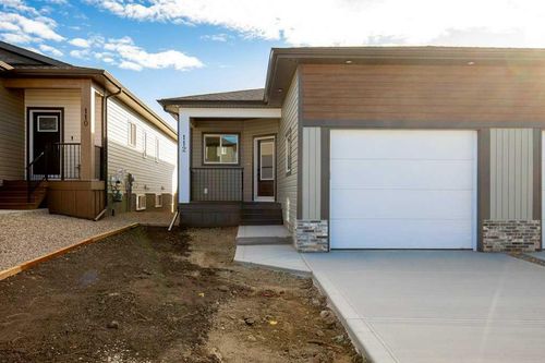 112 Gray Close, Sylvan Lake, AB, T4S0W4 | Card Image