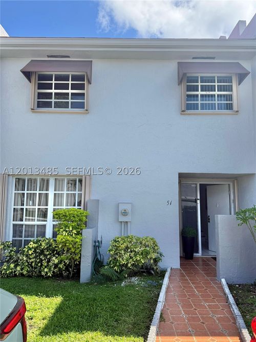 51-10330 Sw 154th Circle Ct, Miami, FL, 33196-2600 | Card Image