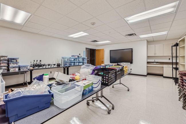Classroom 4.jpg | Image 17