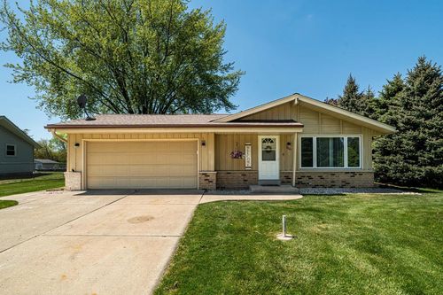 8049 S Waring Drive, Oak Creek, WI, 53154 | Card Image