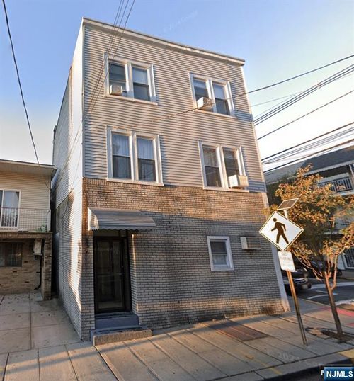 137 41st Street, Union City, NJ, 07087 | Card Image