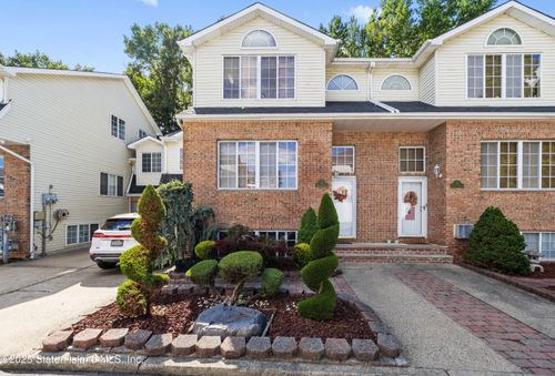 45 Sharrotts Ln, Staten Island, NY, 10309-1947 | Card Image